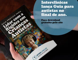 Guia gratuito ajuda famílias a se prepararem para festas de fim de ano com autistas